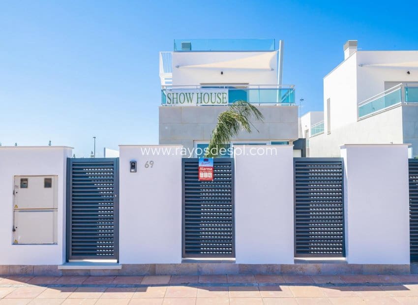 3 Zimmer Villa zu verkaufen in Los Alcazares mit Pool - 445.000 € (Ref: 8543652)