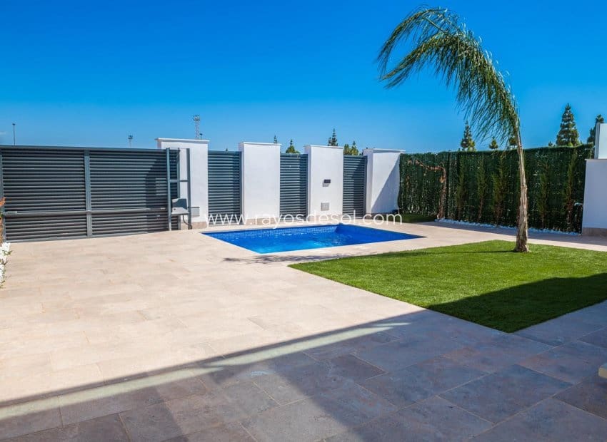 3 Zimmer Villa zu verkaufen in Los Alcazares mit Pool - 445.000 € (Ref: 8543652)