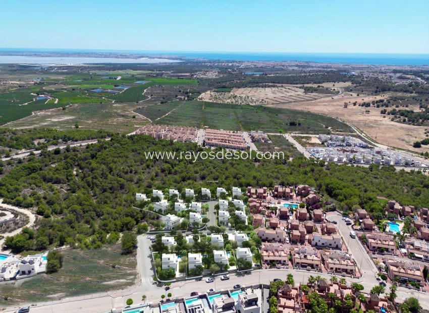 3 soveværelse Villa til salg i San Miguel de Salinas med swimmingpool - € 649.000 (Ref: 8543686)