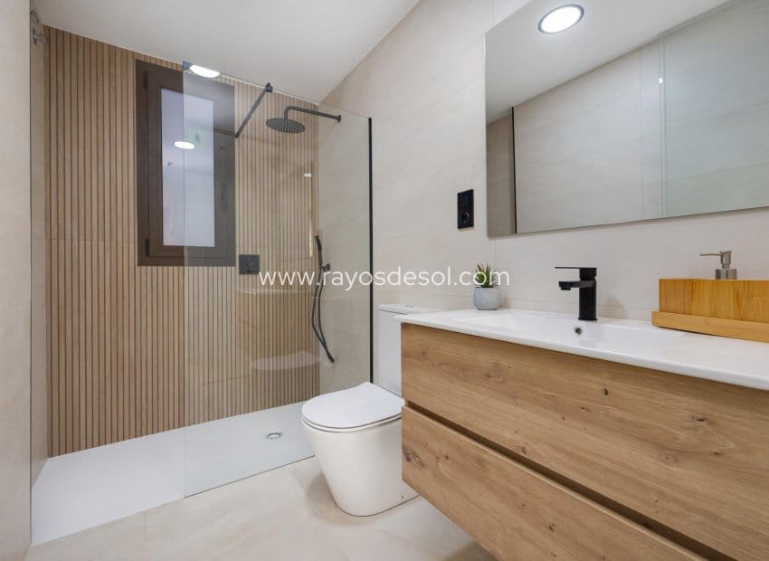 2 sypialnia Apartament na sprzedaż w Los Alcazares z basenem - 275 000 € (Ref: 8543694)