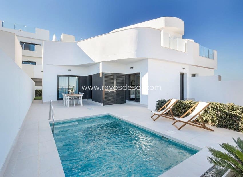 3 chambre Villa/Maison à vendre à Torrevieja avec piscine - 539 000 € (Ref: 8543700)