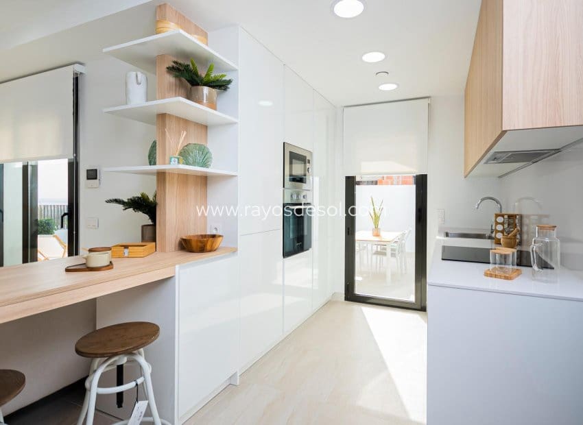 3 chambre Villa/Maison à vendre à Torrevieja avec piscine - 539 000 € (Ref: 8543700)
