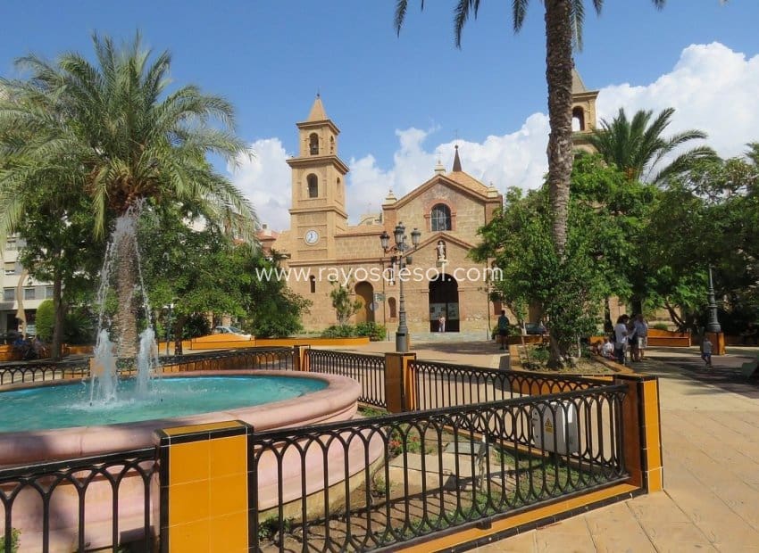 3 chambre Villa/Maison à vendre à Torrevieja avec piscine - 539 000 € (Ref: 8543700)