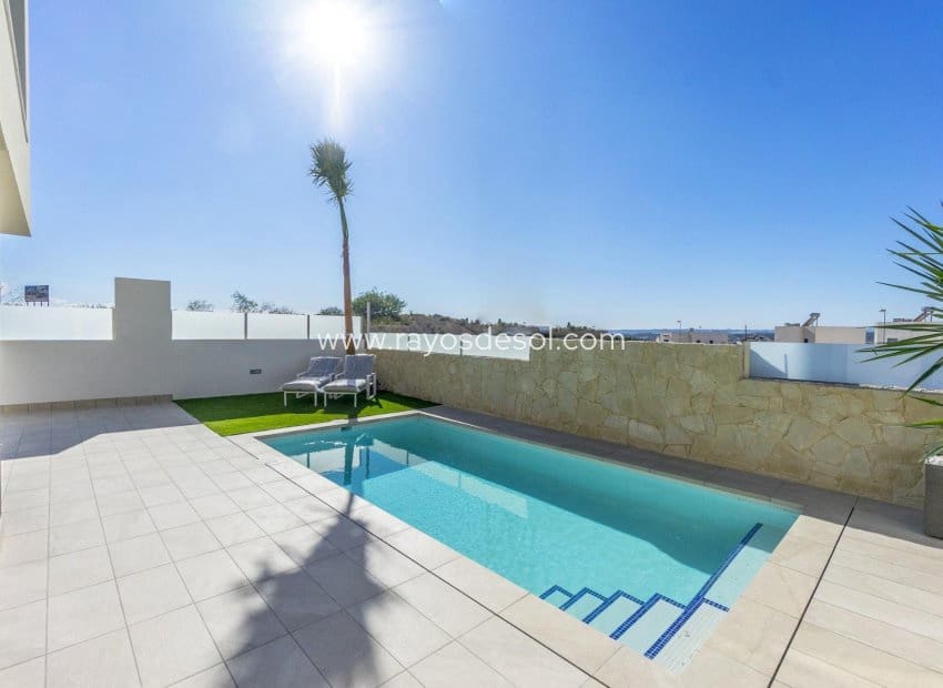 3 soveværelse Villa til salg i Ciudad Quesada med swimmingpool - € 649.000 (Ref: 8543739)