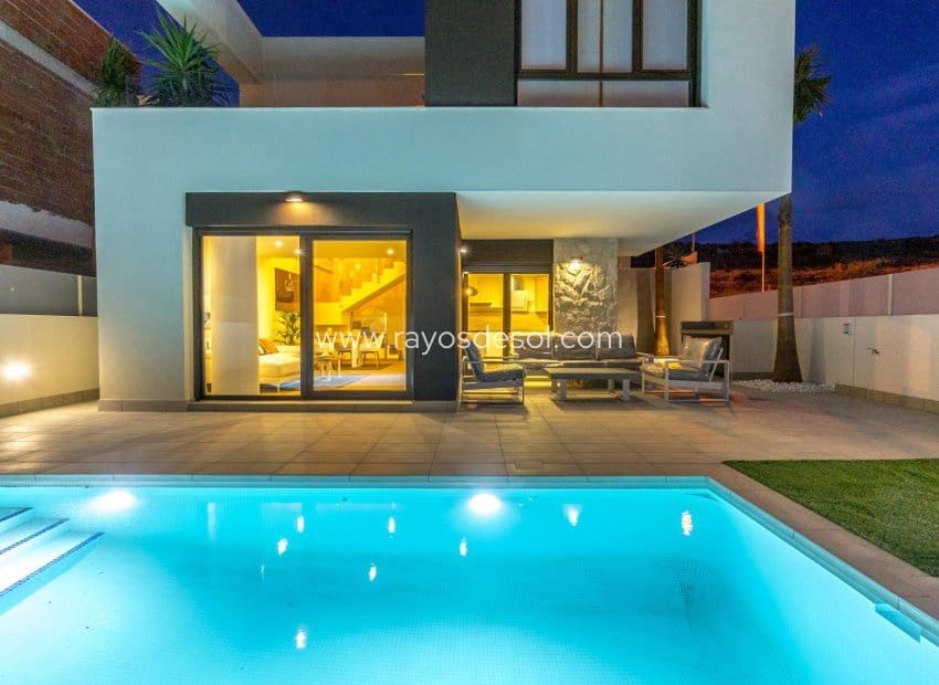 3 soveværelse Villa til salg i Ciudad Quesada med swimmingpool - € 649.000 (Ref: 8543739)