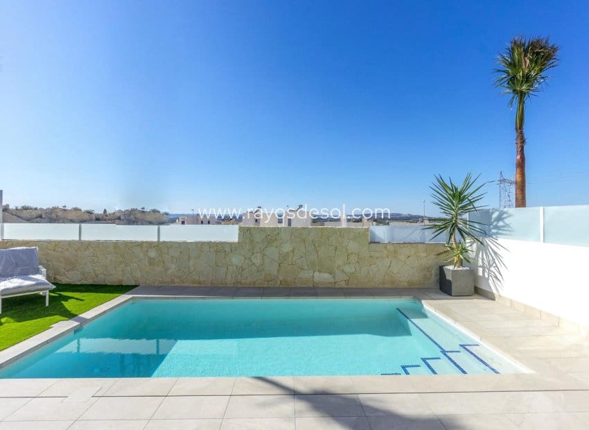 3 soveværelse Villa til salg i Ciudad Quesada med swimmingpool - € 649.000 (Ref: 8543739)