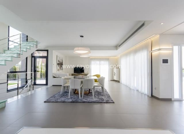 3 bedroom Villa for sale in Dehesa de Campoamor, Orihuela with pool - € 1,195,000 (Ref: 8543745)