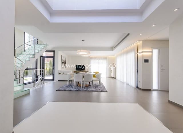 3 soveværelse Villa til salg i Dehesa de Campoamor, Orihuela med swimmingpool - € 1.195.000 (Ref: 8543745)
