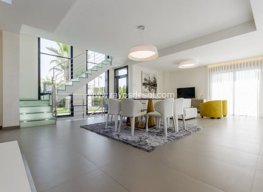Chalet de 3 habitaciones en Dehesa de Campoamor en venta con piscina - 1.195.000 € (Ref: 8543745)