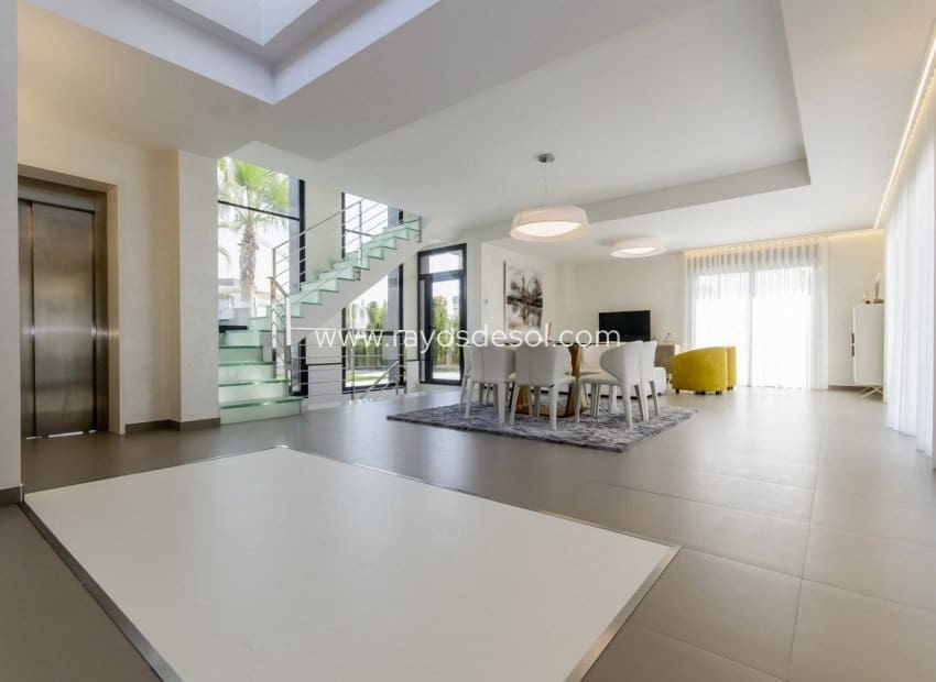 Chalet de 3 habitaciones en Dehesa de Campoamor en venta con piscina - 1.195.000 € (Ref: 8543745)