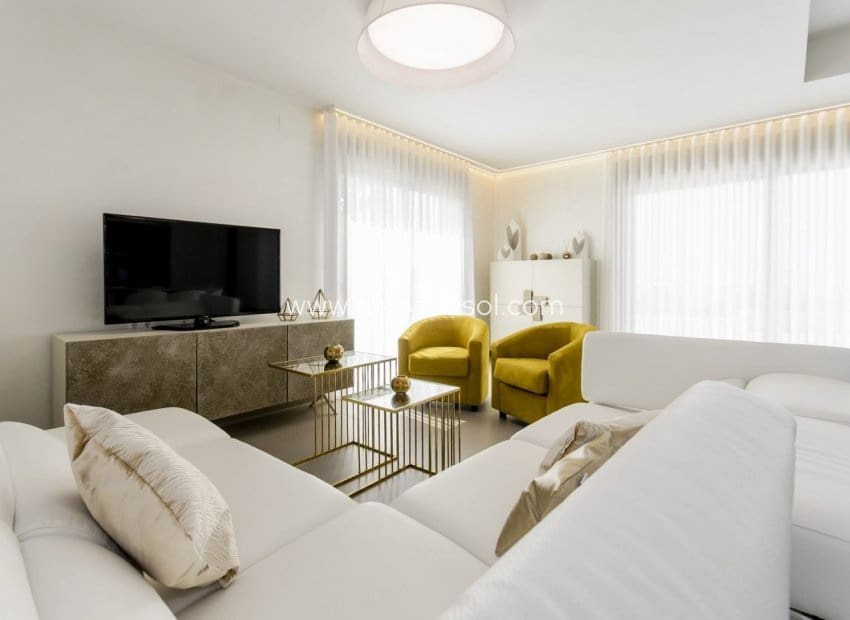 Chalet de 3 habitaciones en Dehesa de Campoamor en venta con piscina - 1.195.000 € (Ref: 8543745)