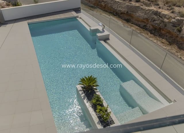 3 soveværelse Villa til salg i Dehesa de Campoamor, Orihuela med swimmingpool - € 1.195.000 (Ref: 8543745)