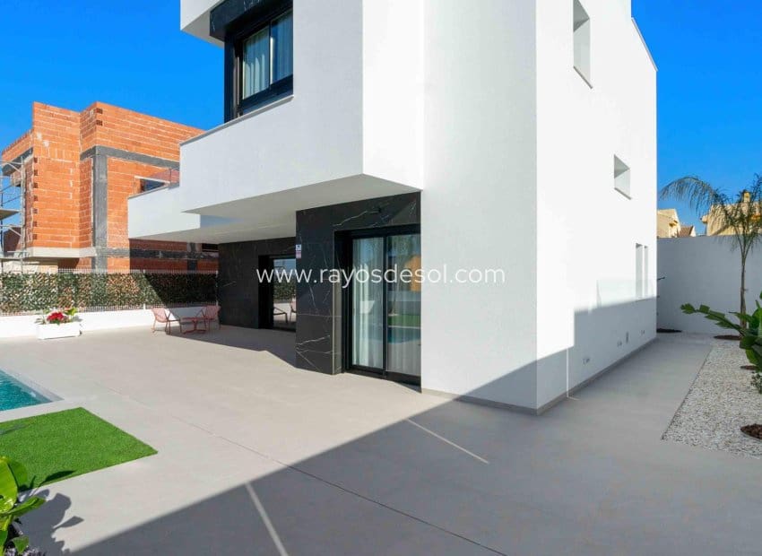 3 soveværelse Villa til salg i Benimar med swimmingpool - € 549.000 (Ref: 8543780)