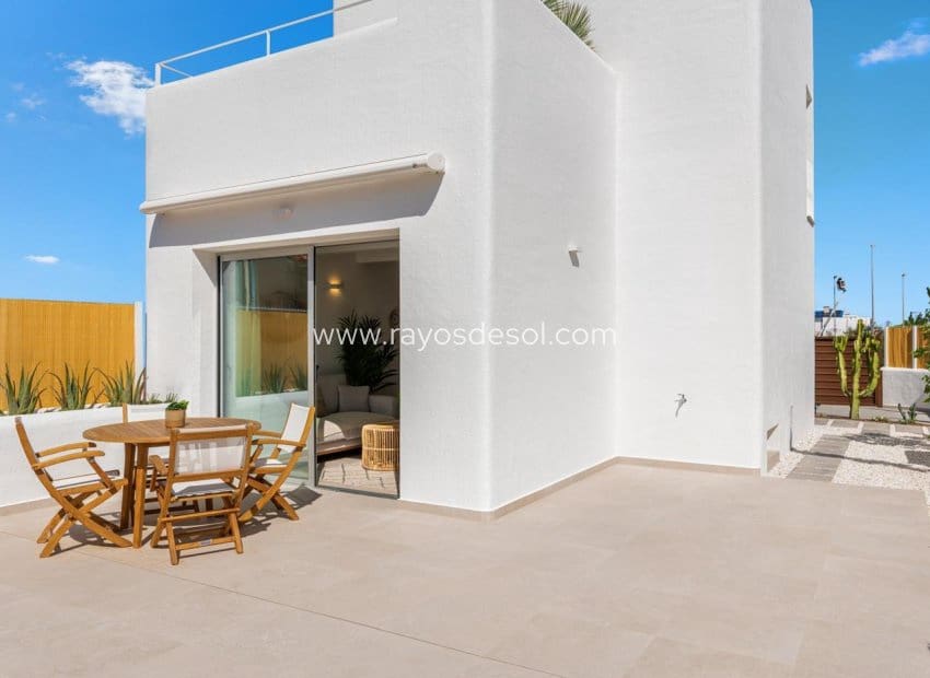 3 soveværelse Villa til salg i Los Alcazares med swimmingpool - € 399.900 (Ref: 8543793)