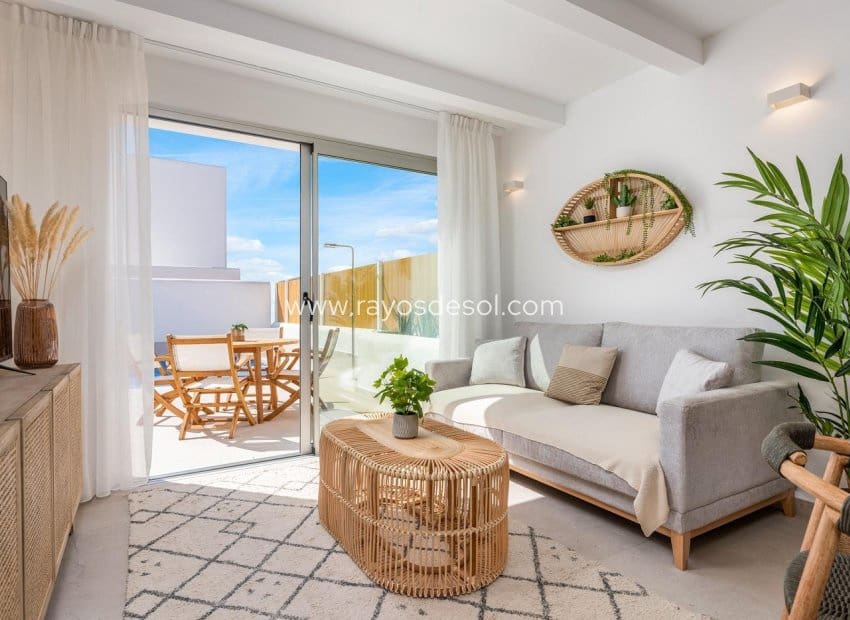 3 soveværelse Villa til salg i Los Alcazares med swimmingpool - € 399.900 (Ref: 8543793)