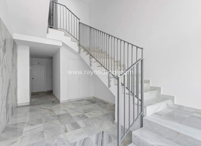 2 soveværelse Penthouse til salg i Villamartin, Orihuela med swimmingpool - € 425.000 (Ref: 8543796)