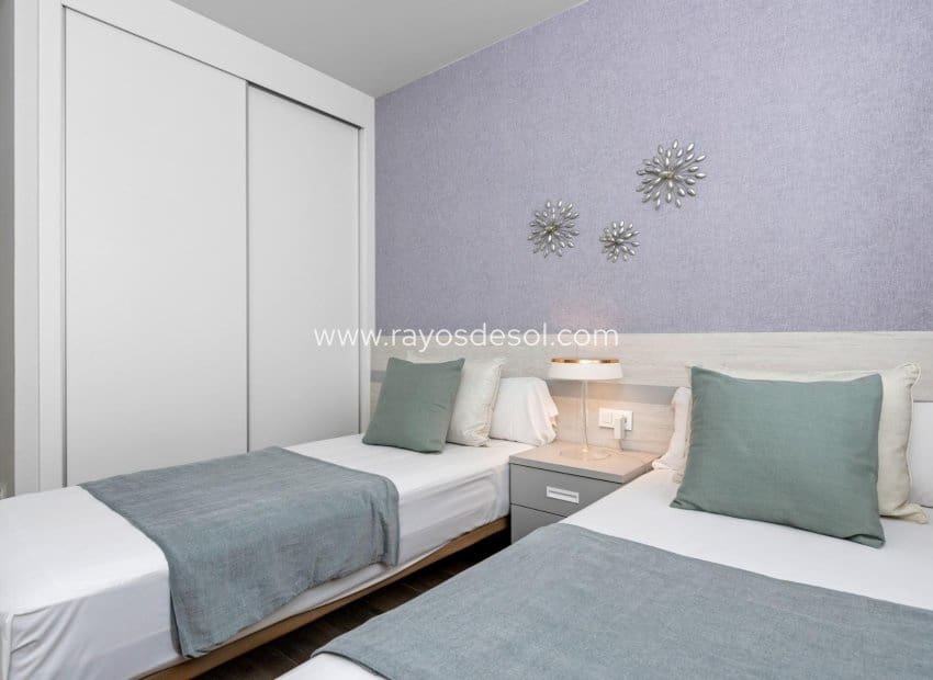 2 soveværelse Penthouse til salg i Villamartin med swimmingpool - € 425.000 (Ref: 8543796)