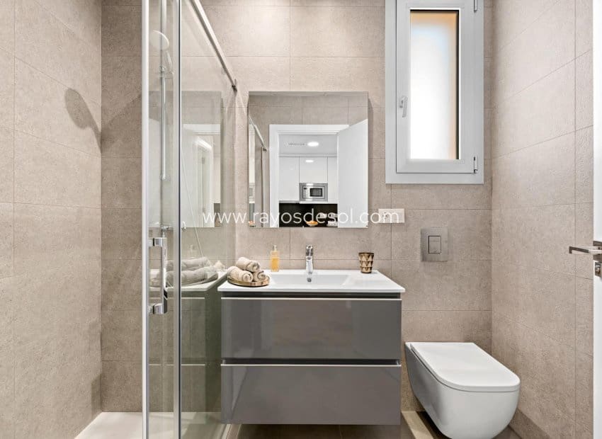 2 soveværelse Penthouse til salg i Villamartin med swimmingpool - € 425.000 (Ref: 8543796)