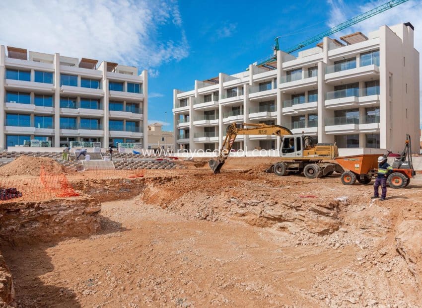 2 soveværelse Penthouse til salg i Villamartin med swimmingpool - € 425.000 (Ref: 8543796)