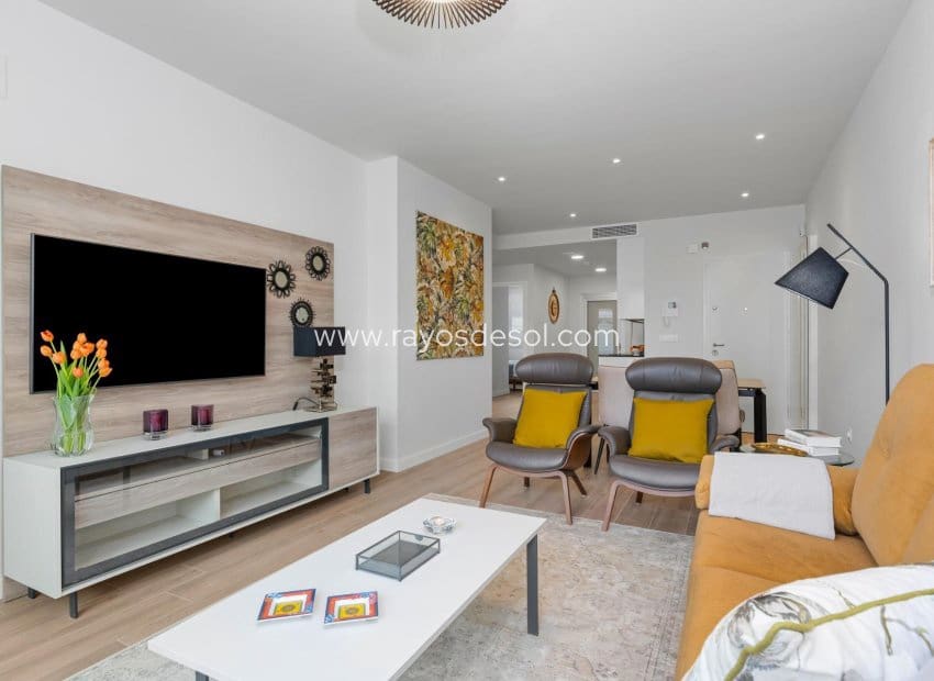 2 soveværelse Penthouse til salg i Villamartin med swimmingpool - € 425.000 (Ref: 8543796)