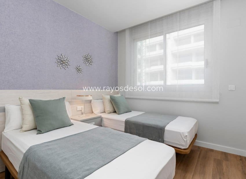 2 soveværelse Penthouse til salg i Villamartin med swimmingpool - € 425.000 (Ref: 8543796)