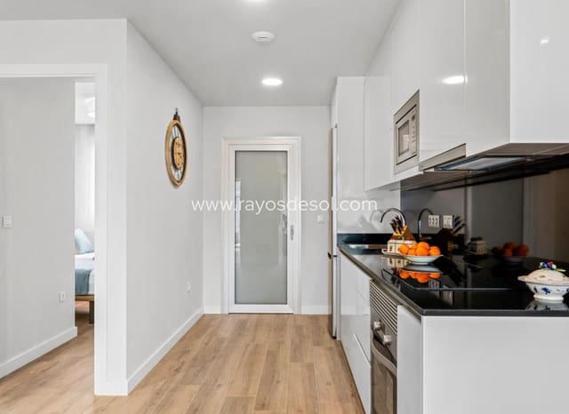 2 soveværelse Penthouse til salg i Villamartin, Orihuela med swimmingpool - € 425.000 (Ref: 8543796)