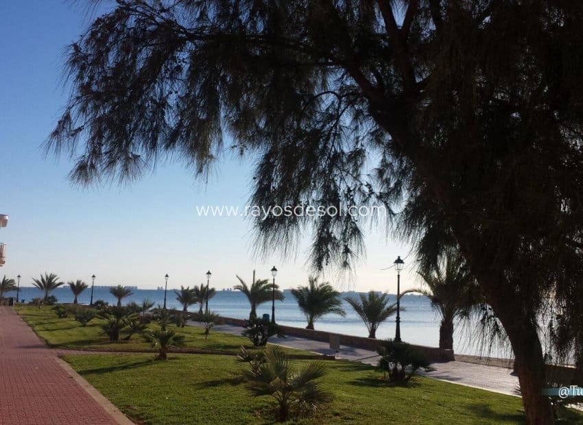 4 sypialnia Willa na sprzedaż w Los Alcazares z basenem - 390 000 € (Ref: 8543797)