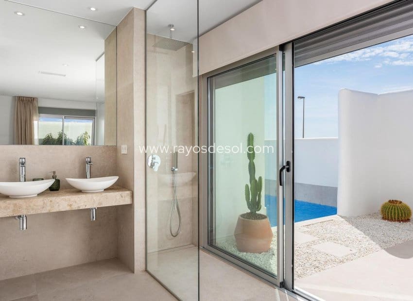 3 soveværelse Villa til salg i Los Alcazares med swimmingpool - € 499.900 (Ref: 8543805)