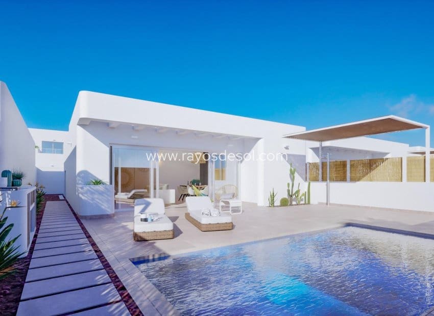 3 soveværelse Villa til salg i Los Alcazares med swimmingpool - € 499.900 (Ref: 8543805)