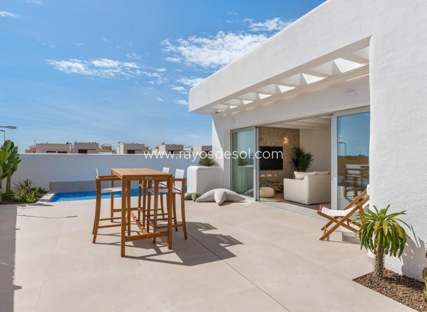 3 soveværelse Villa til salg i Los Alcazares med swimmingpool - € 499.900 (Ref: 8543805)