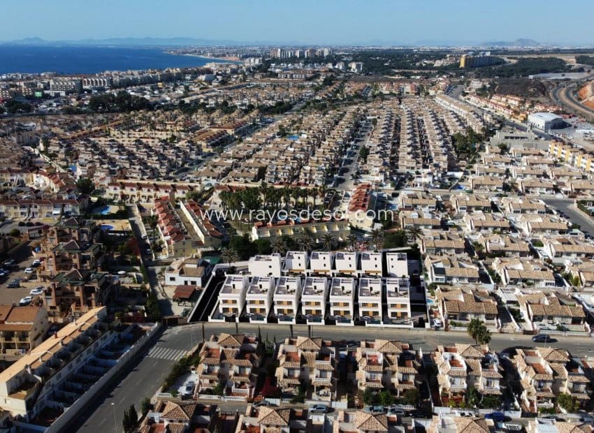 3 bedroom Villa for sale in Orihuela Costa with pool - € 495,000 (Ref: 8543823)