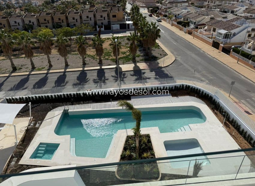 2 soveværelse Penthouse til salg i Orihuela Costa med swimmingpool - € 440.000 (Ref: 8543825)