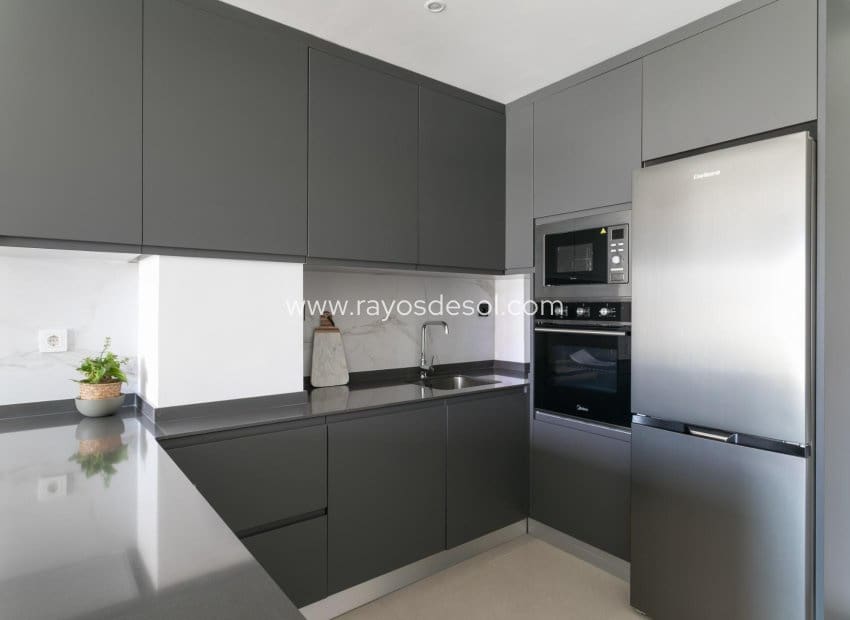 2 bedroom Apartment for sale in Torrevieja with pool - € 285,000 (Ref: 8543860)