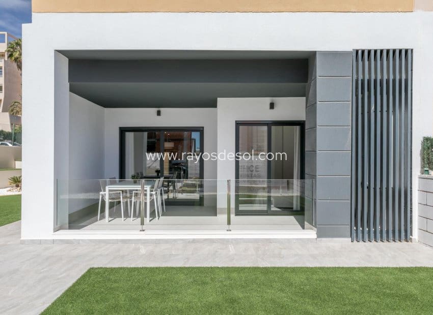 2 chambre Appartement à vendre à Torrevieja avec piscine - 310 000 € (Ref: 8543860)