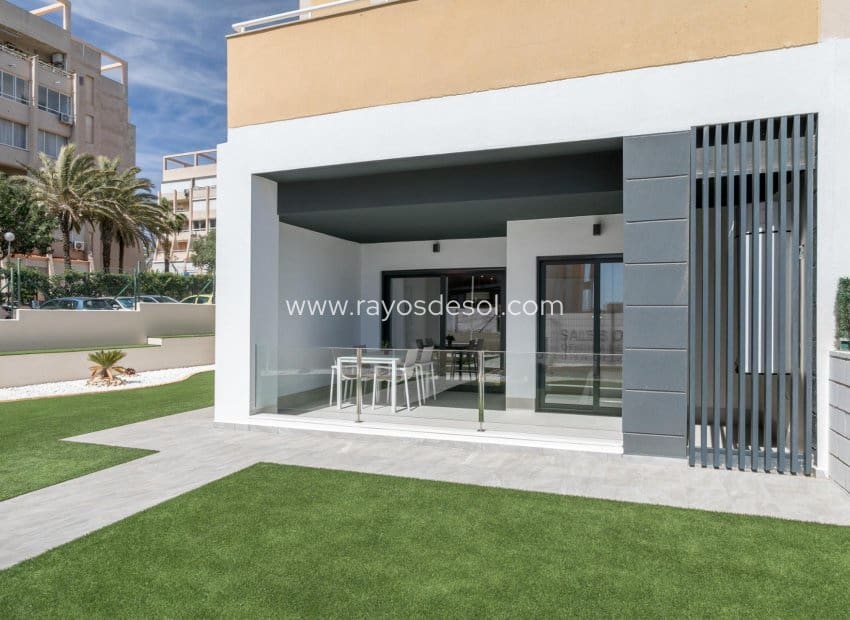 2 chambre Appartement à vendre à Torrevieja avec piscine - 310 000 € (Ref: 8543860)