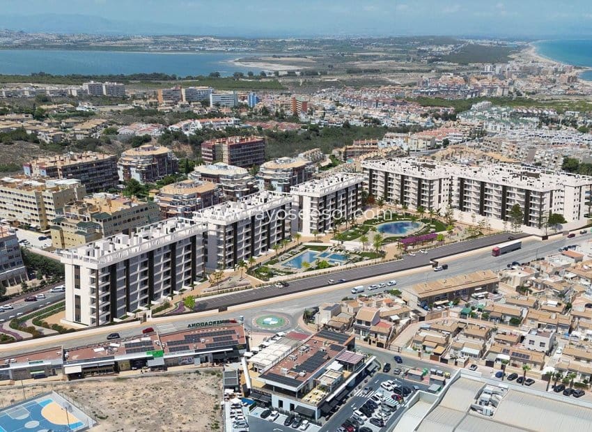 2 chambre Appartement à vendre à Torrevieja avec piscine - 310 000 € (Ref: 8543860)
