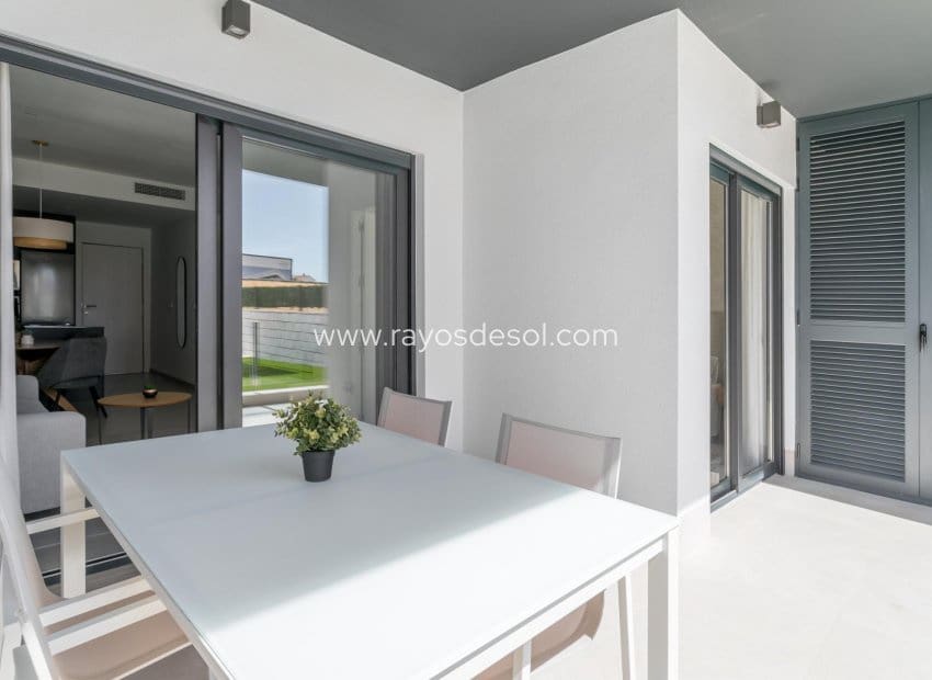 2 chambre Appartement à vendre à Torrevieja avec piscine - 310 000 € (Ref: 8543860)