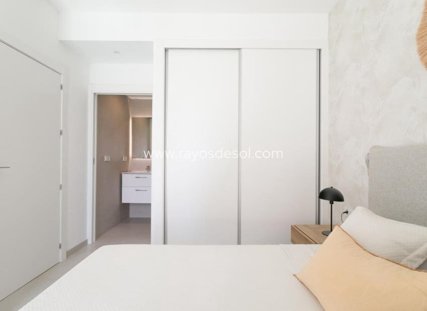 2 chambre Appartement à vendre à Torrevieja avec piscine - 310 000 € (Ref: 8543860)