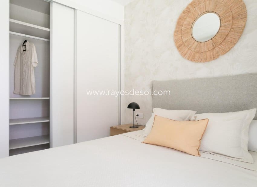 2 chambre Appartement à vendre à Torrevieja avec piscine - 310 000 € (Ref: 8543860)