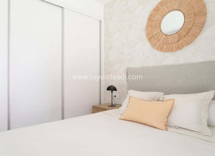 2 chambre Appartement à vendre à Torrevieja avec piscine - 310 000 € (Ref: 8543860)