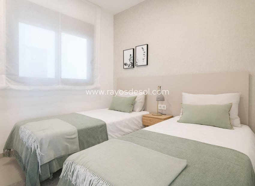 2 chambre Appartement à vendre à Torrevieja avec piscine - 310 000 € (Ref: 8543860)