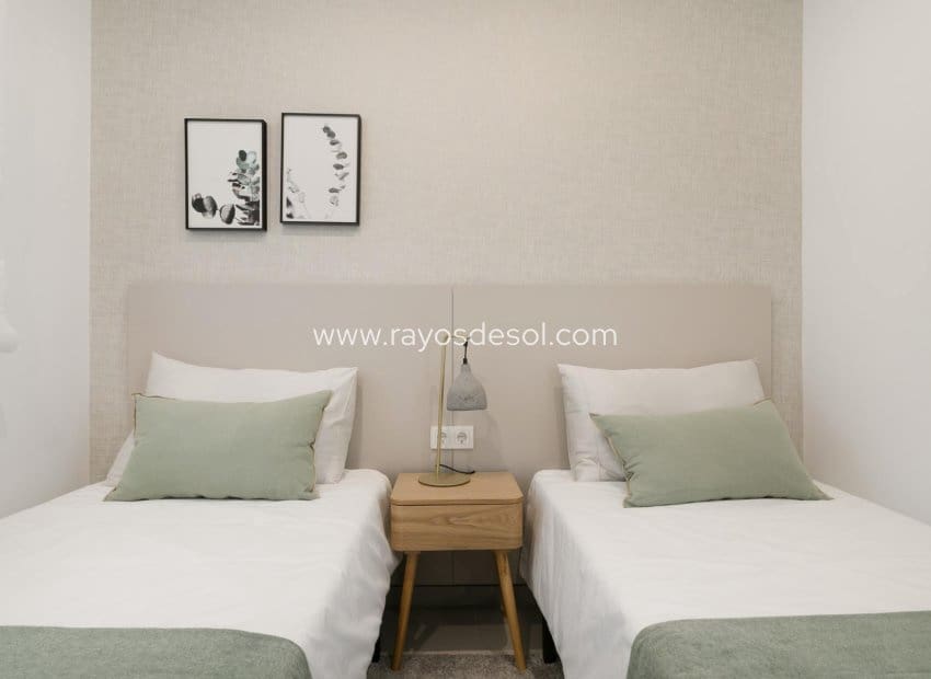 2 chambre Appartement à vendre à Torrevieja avec piscine - 310 000 € (Ref: 8543860)