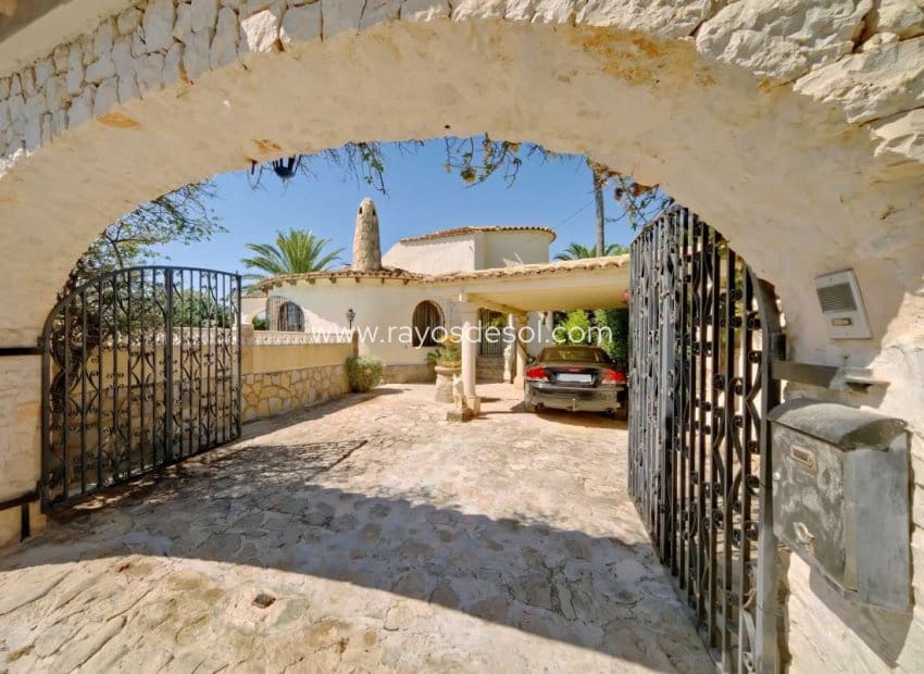 4 soveværelse Villa til salg i Calpe / Calp med swimmingpool - € 950.000 (Ref: 8543975)