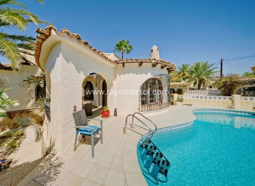 4 soveværelse Villa til salg i Calpe / Calp med swimmingpool - € 950.000 (Ref: 8543975)