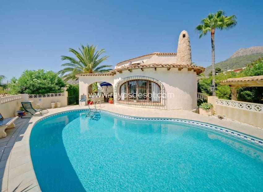 4 soveværelse Villa til salg i Calpe / Calp med swimmingpool - € 950.000 (Ref: 8543975)