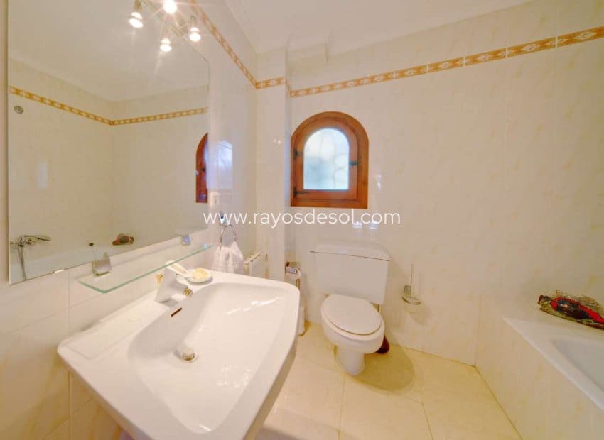 4 soveværelse Villa til salg i Calpe / Calp med swimmingpool - € 950.000 (Ref: 8543975)