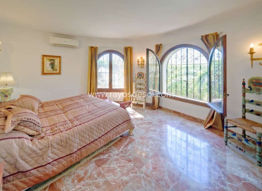 4 soveværelse Villa til salg i Calpe / Calp med swimmingpool - € 950.000 (Ref: 8543975)