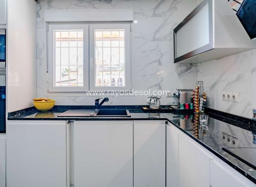 3 bedroom Villa for sale in Calpe / Calp with pool - € 535,000 (Ref: 8543976)