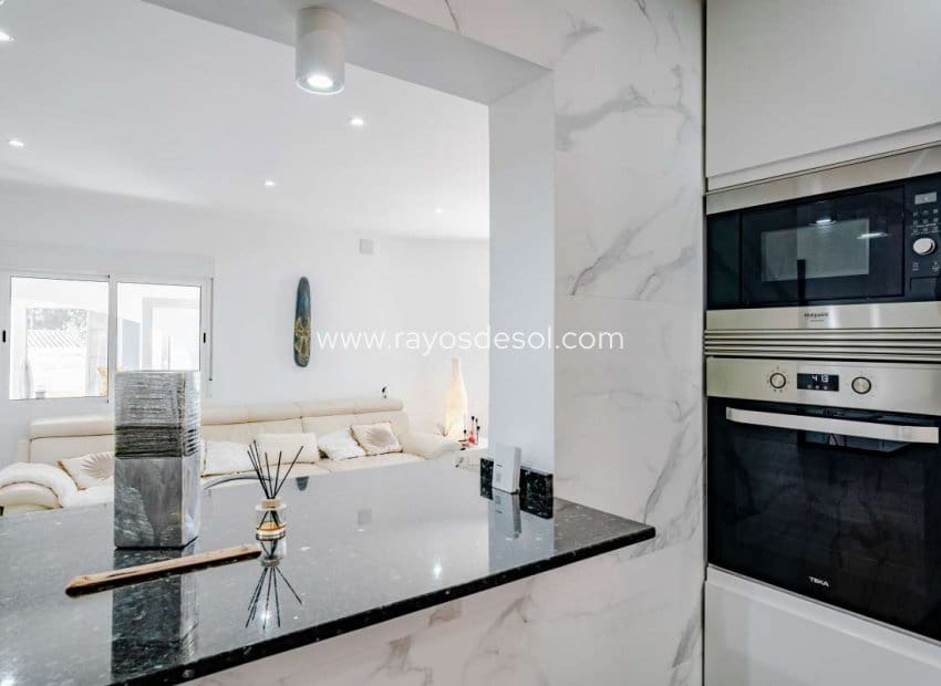 3 bedroom Villa for sale in Calpe / Calp with pool - € 535,000 (Ref: 8543976)