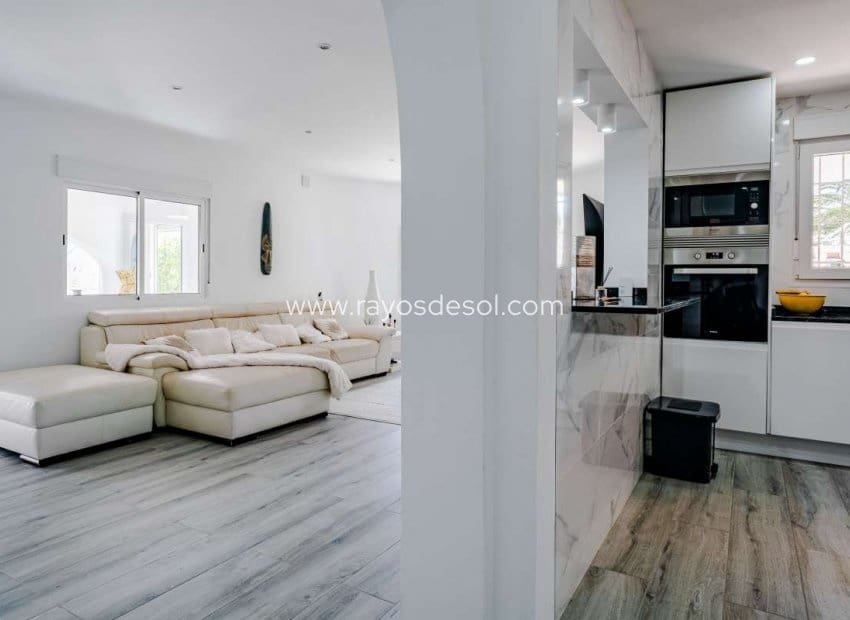 3 bedroom Villa for sale in Calpe / Calp with pool - € 535,000 (Ref: 8543976)